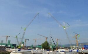 Zoomlion 800-tonne class crawler crane working on the Phu Quoc International Airport expansion