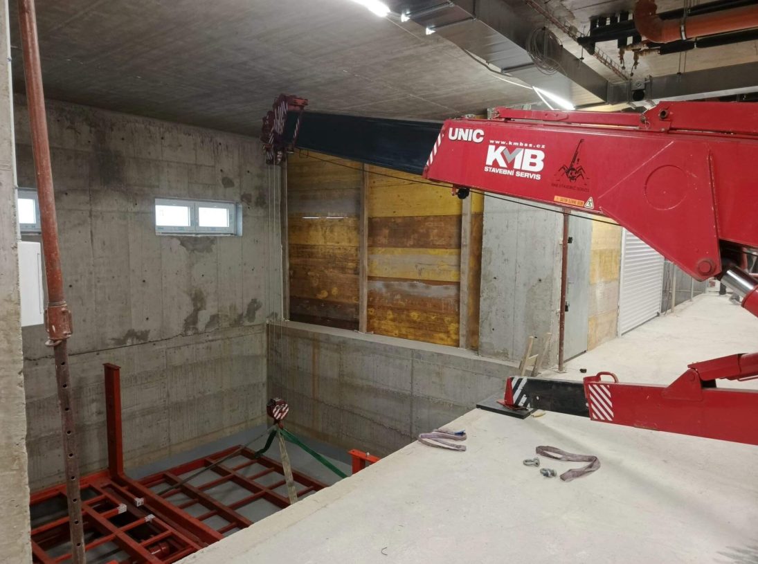 UNIC URW-506 spider crane placing a 2,200kg load in a confined underground bay