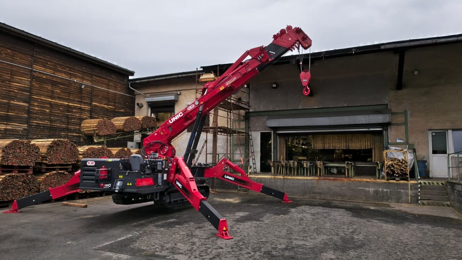 UNIC URW-1006 rigged on outriggers inside the production hall during the sorting line installation