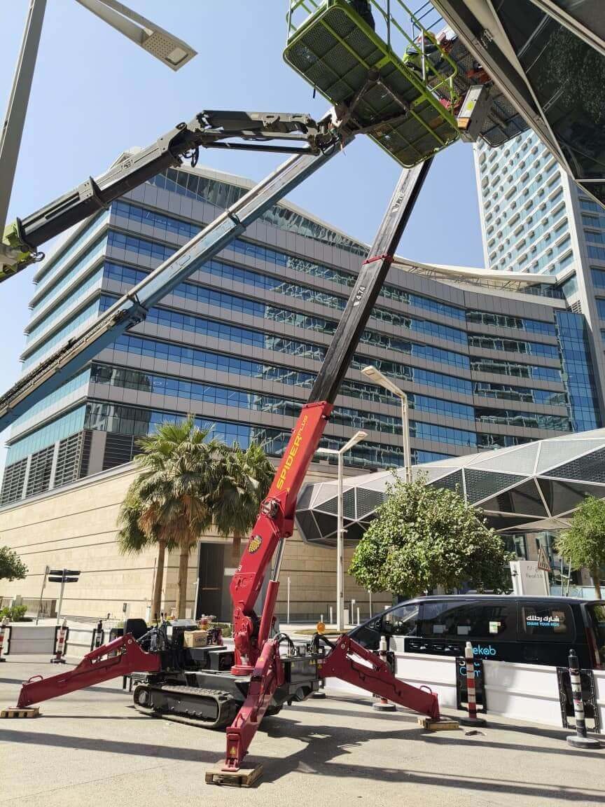 UNIC URW-547 spider crane rigged for façade installation at KAFD in Riyadh
