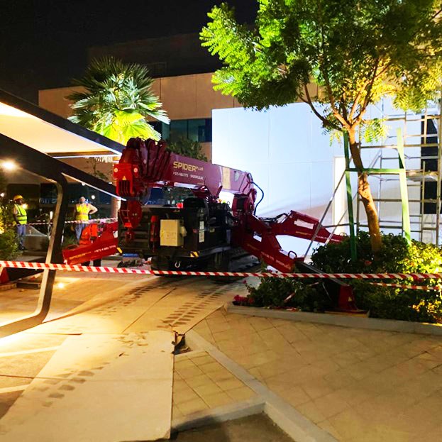 UNIC URW-706 spider crane set up close to the Zayed University façade among landscaping