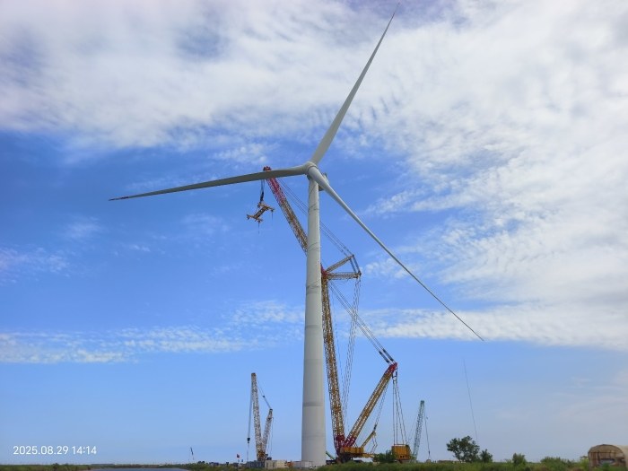 XCMG XGC88000 crawler crane rigged alongside the 26 MW offshore wind turbine it installed in Shandong