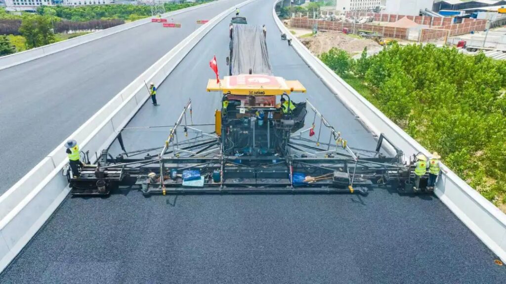 The completed Changtai Yangtze River Bridge cable-stayed main span