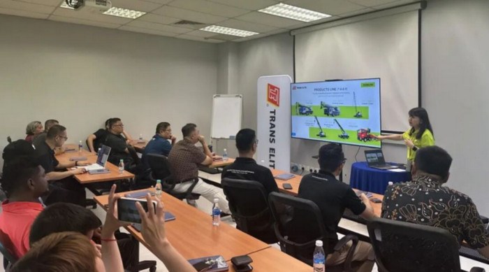 Guests from the Malaysian crane industry at Zoomlion's customer exchange event
