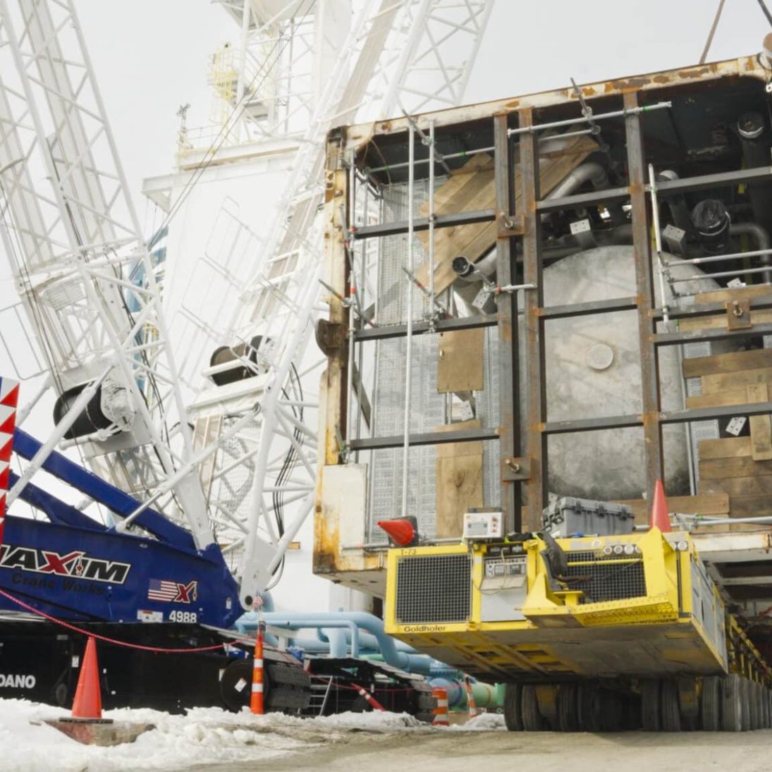 Cold box module loaded onto the 18-line Goldhofer PST self-propelled trailer