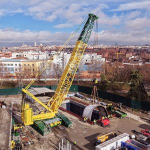 Liebherr LR 1800-1.0 crawler crane of Grúas Aguilar assembling the Mayrit tunnel boring machine on the Madrid Metro Line 11 extension