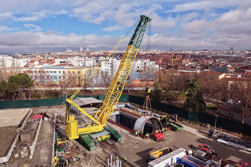 Liebherr LR 1800-1.0 crawler crane of Grúas Aguilar assembling the Mayrit tunnel boring machine on the Madrid Metro Line 11 extension