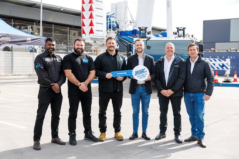 Handover of the Liebherr LTM 1400-6.1 mobile crane and MK 88-4.1E mobile construction crane to BSF Mobile Cranes