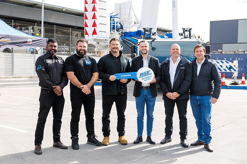 Handover of the Liebherr LTM 1400-6.1 mobile crane and MK 88-4.1E mobile construction crane to BSF Mobile Cranes