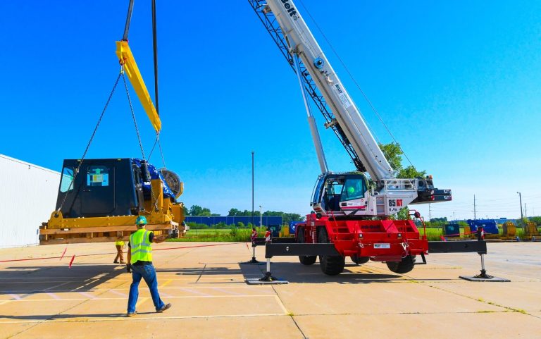 Link-Belt 85|RT rough terrain crane working for the Kelly Group in Decatur, Illinois