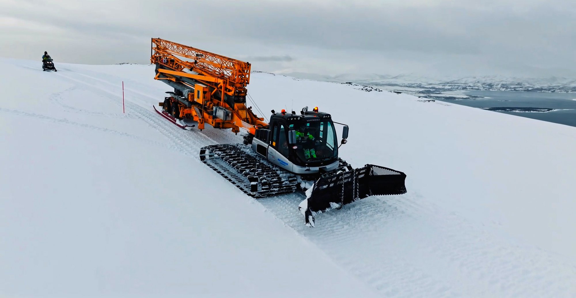 Potain HDM 40 lifting building materials for the new three-storey restaurant on Floya mountain