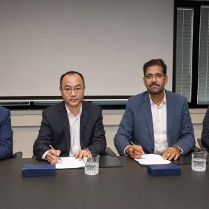 SANY Marine and Hanseatic Global Terminals executives signing the order for six STS cranes and 20 RTG cranes