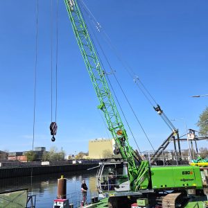 Sennebogen 630 E duty cycle crane mounted on a pontoon working on inland waterways near Berlin
