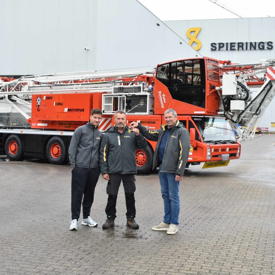 Spierings SK597-AT4 eLift mobile tower crane handed over to Alsace Levage Manutention