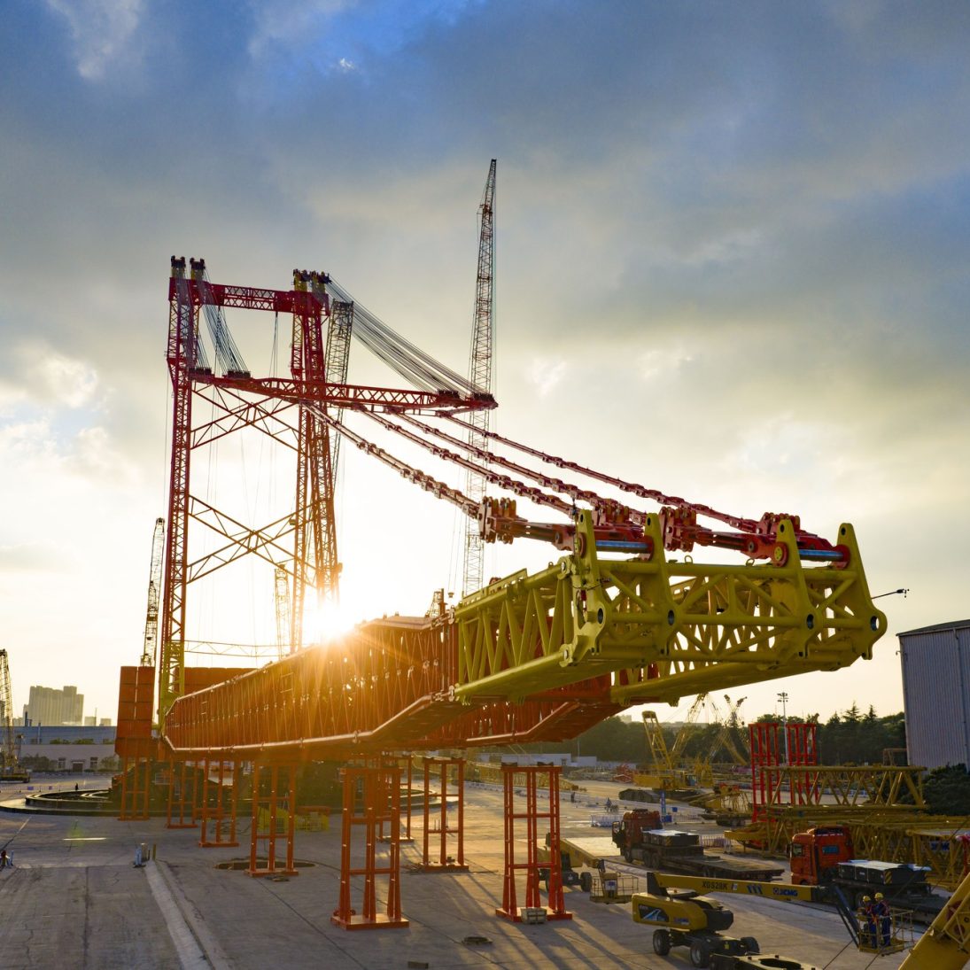 Roll-out ceremony of the XCMG and Sinopec 14,000-tonne ring crane