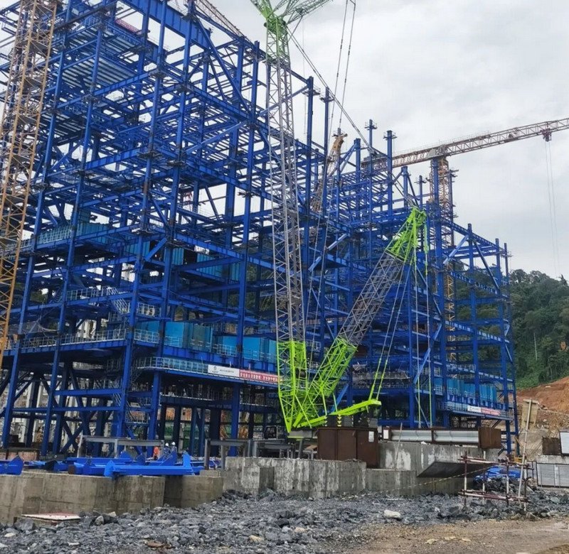 Zoomlion ZCC6000 crawler crane with super-lift configuration working alongside the steel structure of the Indonesian power plant
