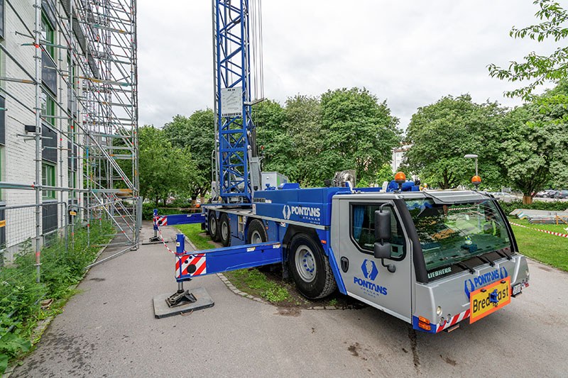Crane operator Henri Haandrikman with the Pontans Kranar MK 88-4.1E