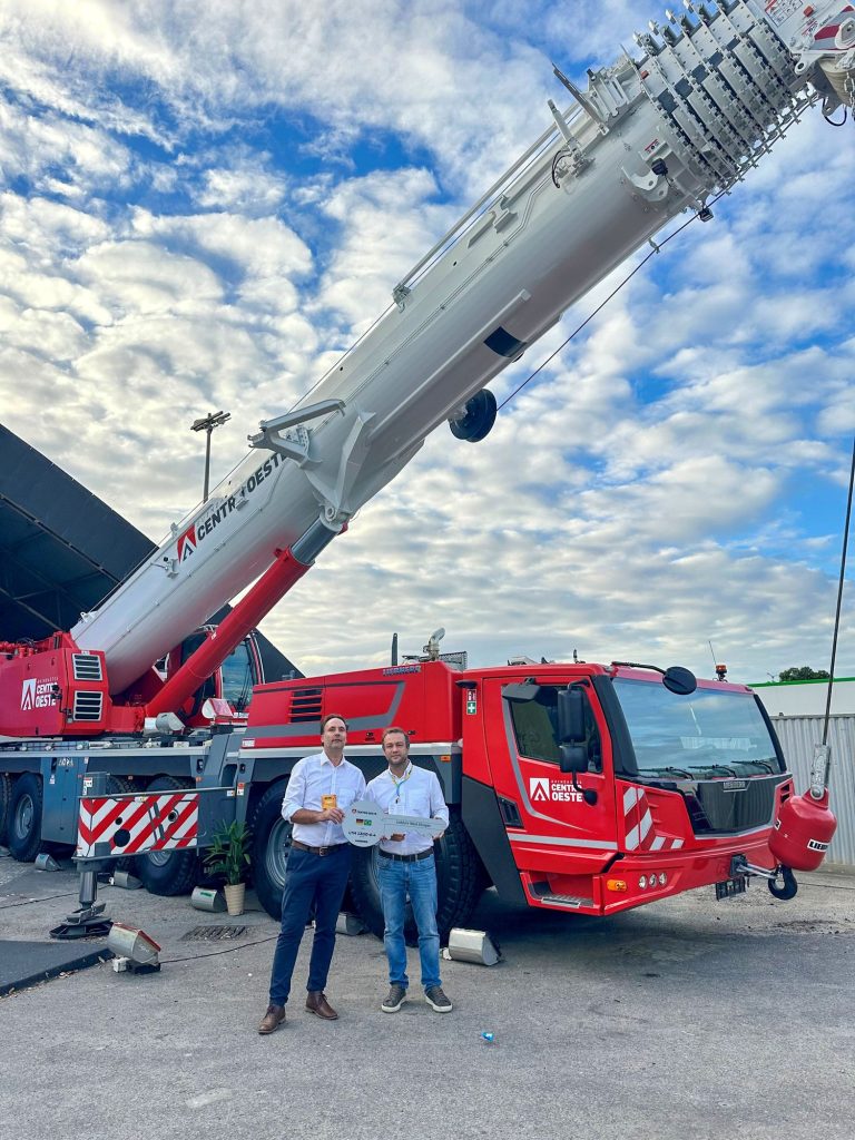 Handover of the Liebherr LTM 1300-6.4 mobile crane to Centro Oeste, with Fabio Azevedo of Liebherr Brasil and Denis Scopel of Centro Oeste