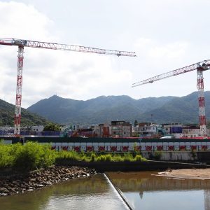 Liebherr NC-B 12-70 flat-top tower crane on the Ho Chung residential site in Sai Kung, Hong Kong