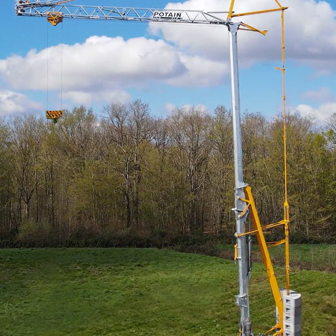 Potain Evy 28-21 self-erecting crane on site
