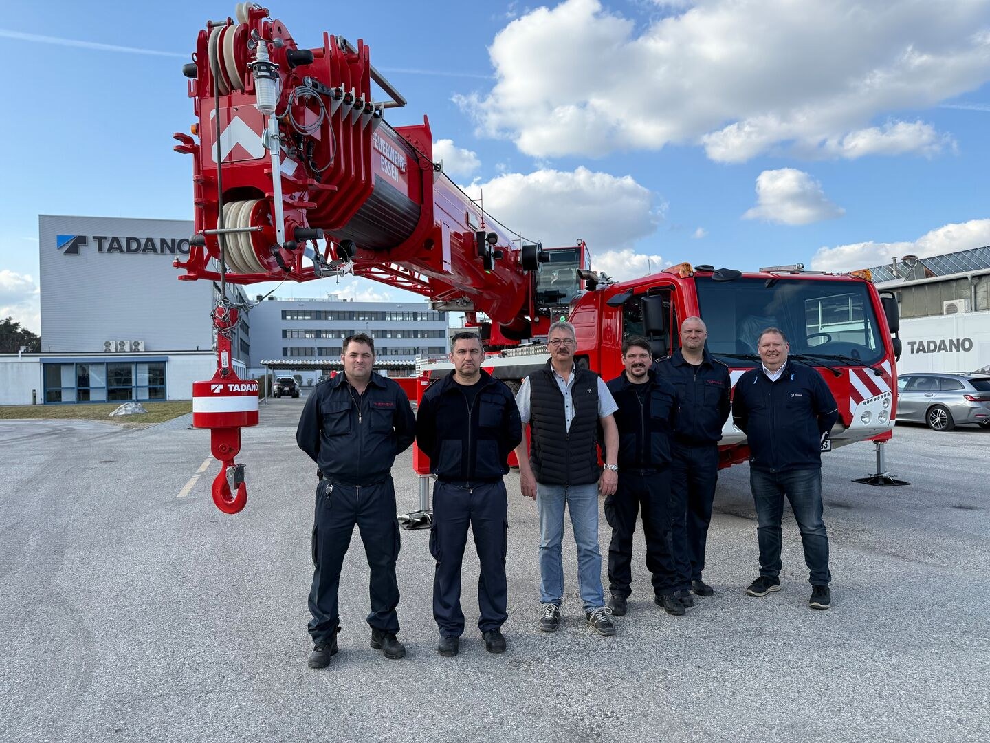 Essen Fire Department crew with the new Tadano AC 4.080-1 at the handover in Lauf