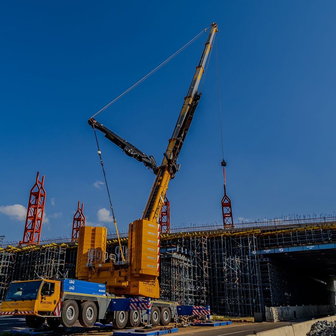 Concord Cranes' Liebherr LTM 1400-6.1 450-tonne mobile crane on a bridge construction project