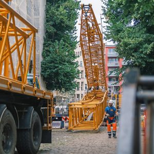 Grove GMK6450-1 dismantling a Potain MD 120 tower crane in Berlin
