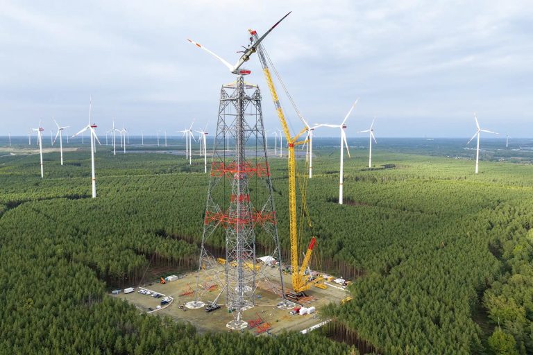 Liebherr LR 11350 crawler crane alongside the 365-metre GICON high-altitude wind turbine tower in Lusatia