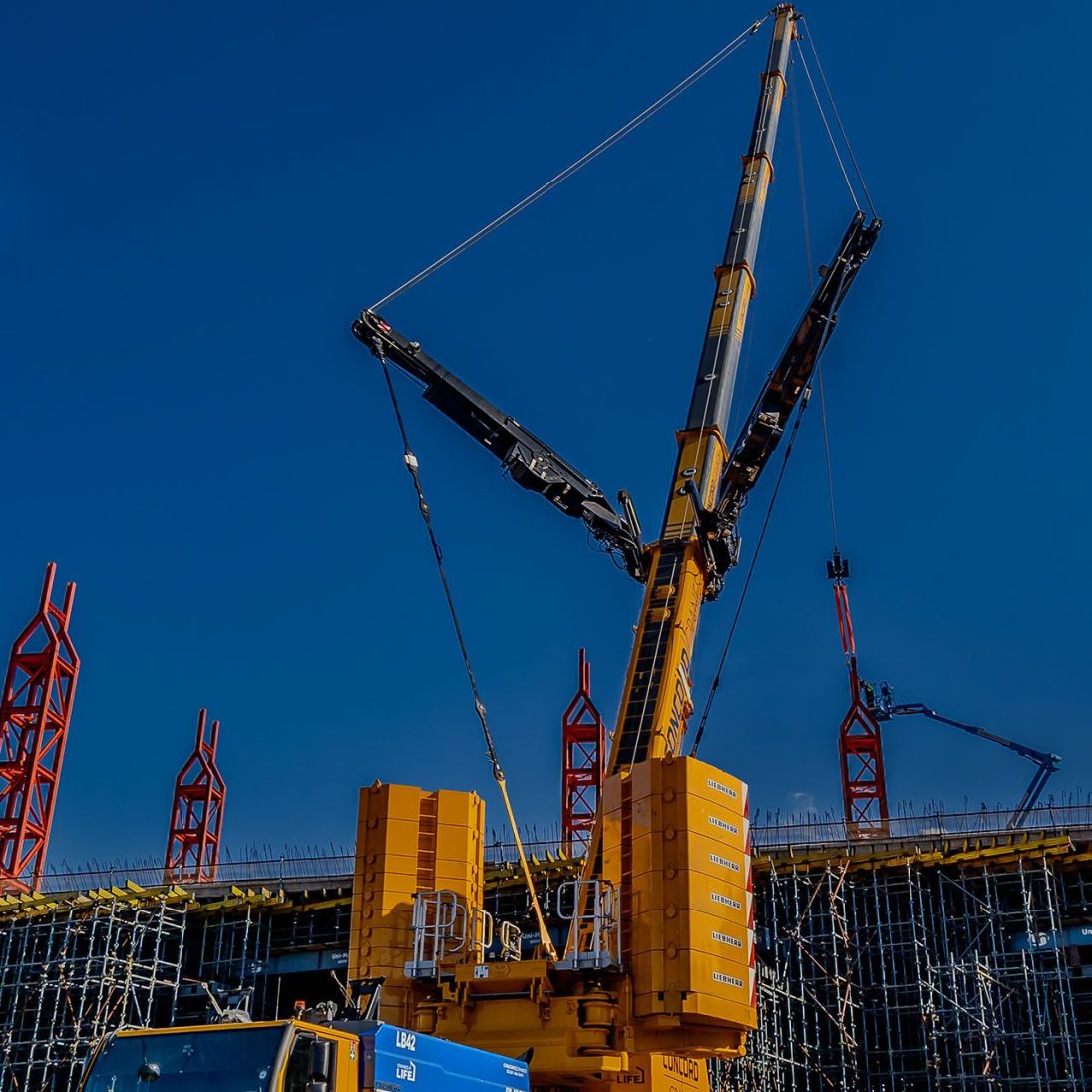 Liebherr LTM 1400-6.1 from Concord Cranes working on a bridge in KwaZulu-Natal, South Africa
