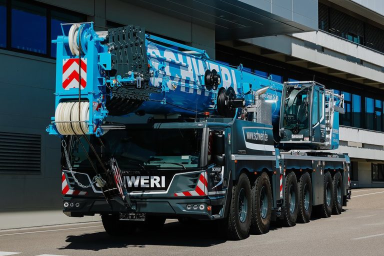 Handover of the new Liebherr LTM 1300-6.4 mobile crane to Schweri Autokranbetriebe
