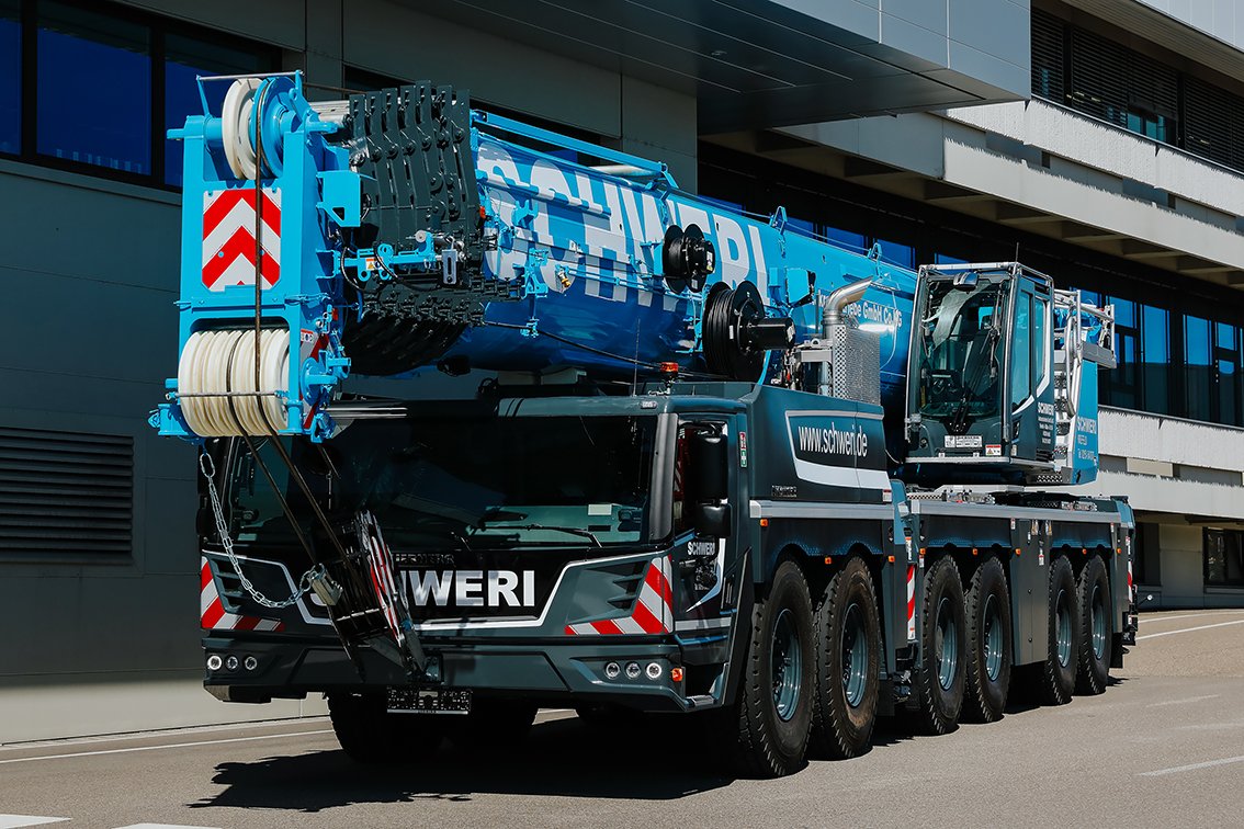 Handover of the new Liebherr LTM 1300-6.4 mobile crane to Schweri Autokranbetriebe