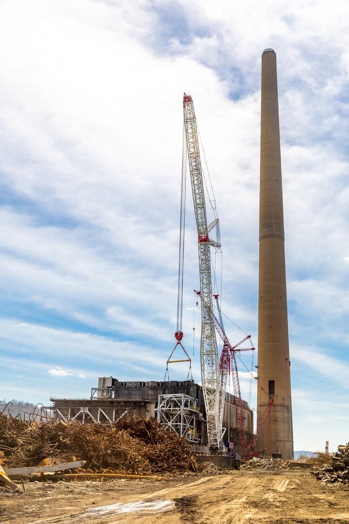 Tadano CC 78.1250-1 lattice boom crawler crane working above Ohio Route 7 at the W.H. Sammis site