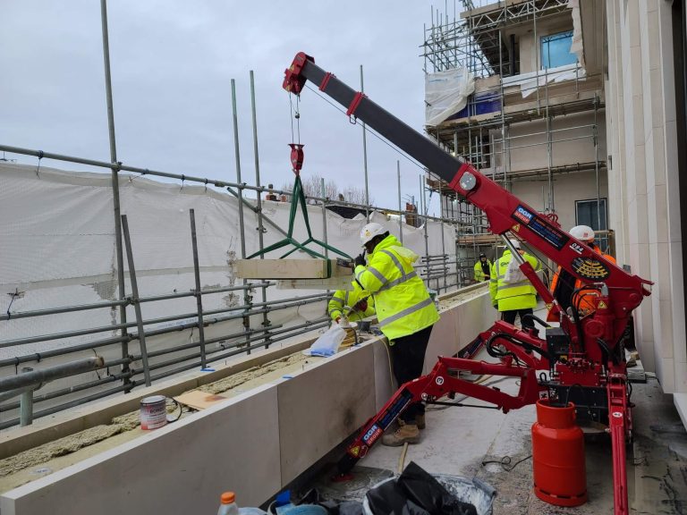 UNIC URW-094 mini spider crane working in a confined space