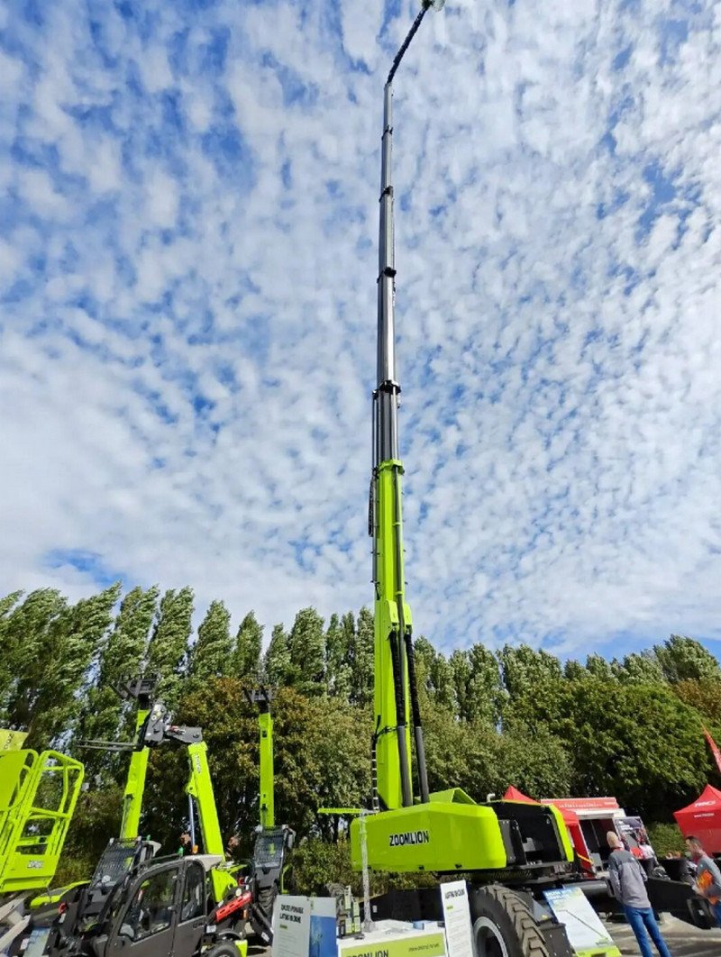 Zoomlion ZT82 telescopic boom lift with mast extended at Vertikal Days 2026